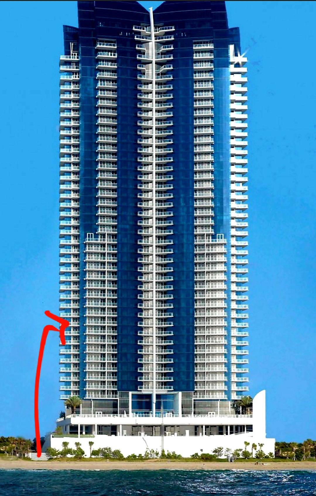 FABULOUS FLOW THROUGH JADE OCEAN CONDO WITH STUNNING OCEAN AND CITY VIEWS