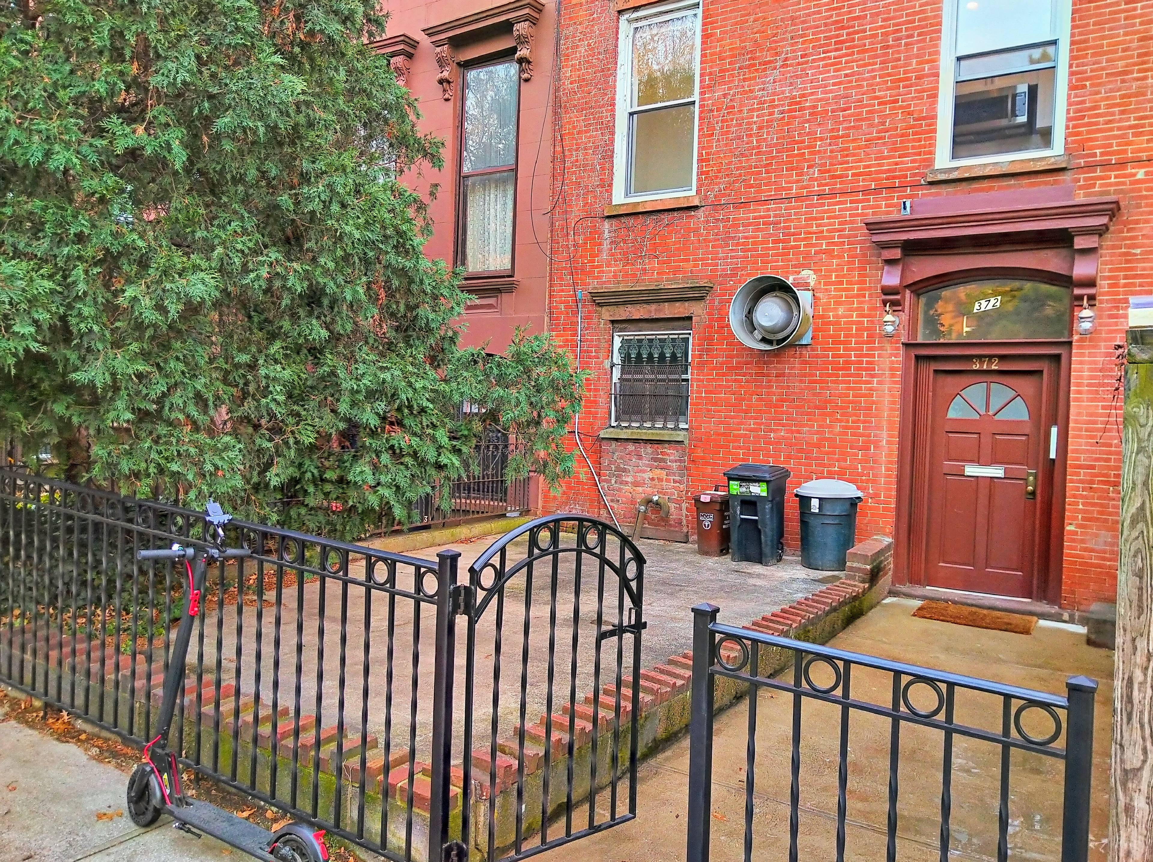 Duplex Parlor & Penthouse Townhouse - Park Slope Gem - 4 bed - 2 bath - 2 homeoffice or breakfast nook - 2 wood burning fireplaces