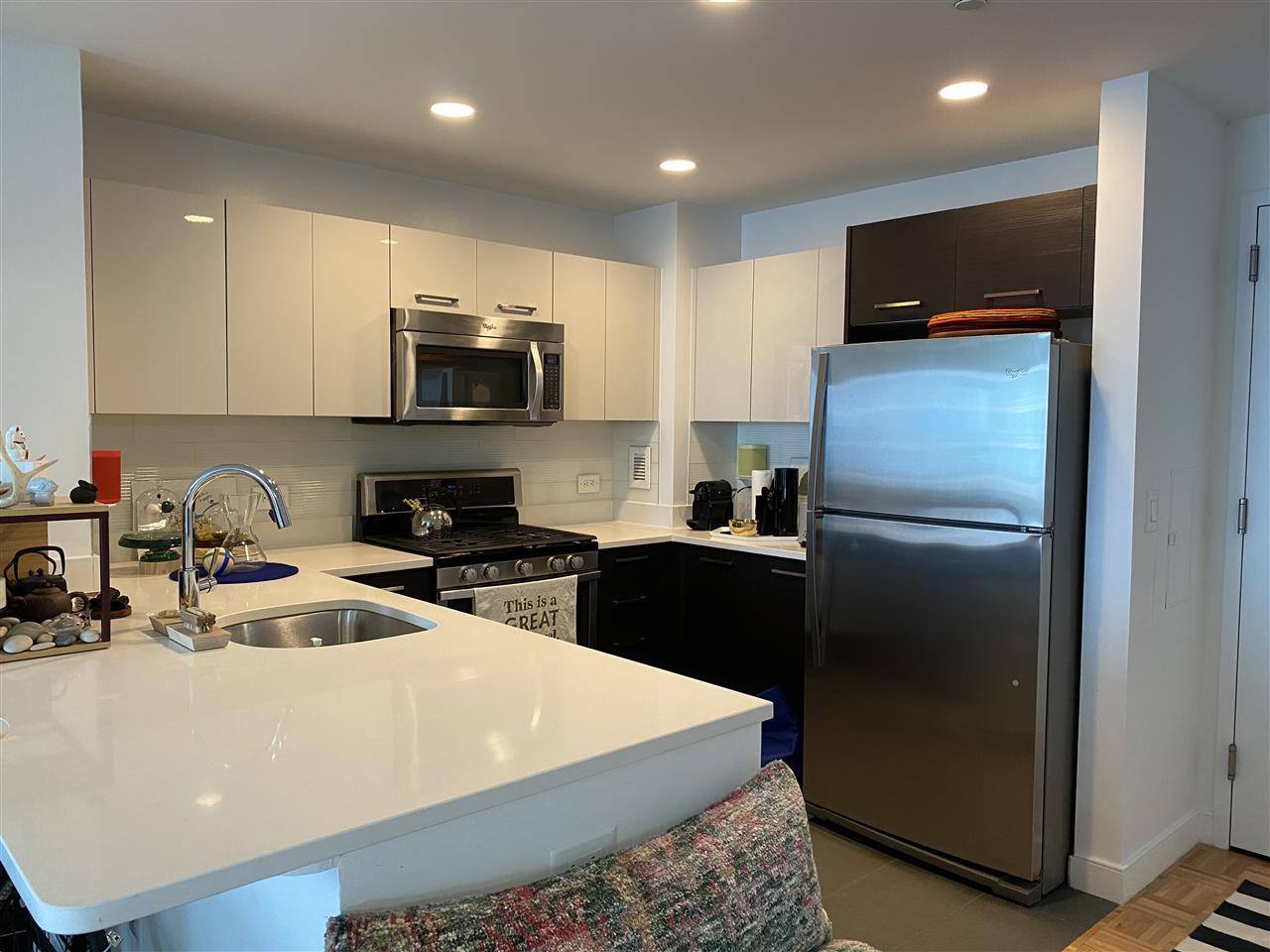 Elegant waterfront 1 Bedroom *NO BROKER'S FEE SUBLET*