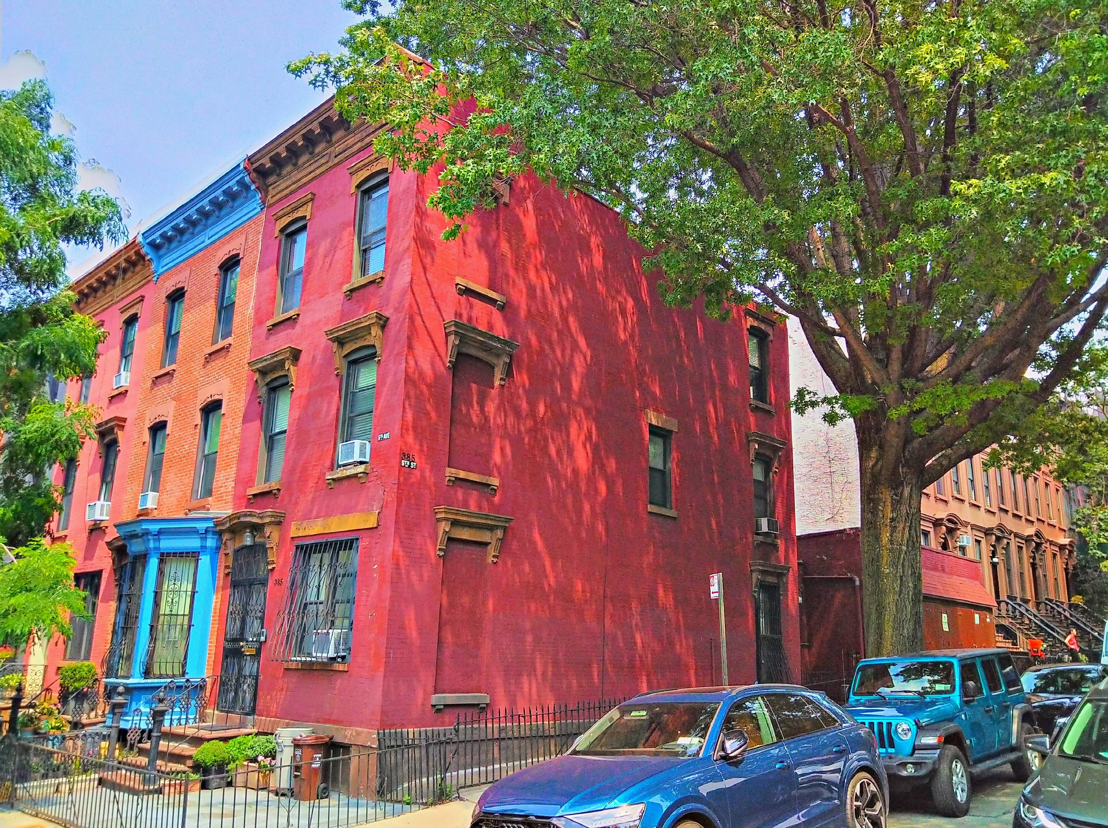 Park Slope historic corner townhome - private multi-vehicle garage - 385 Sixth Street - Sixth Avenue and Sixth Street