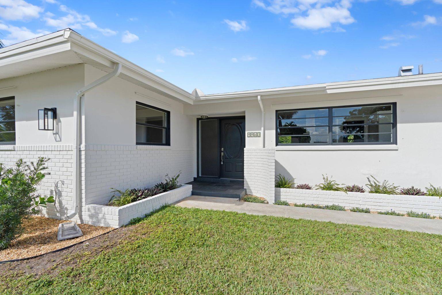 Beautifully remodeled home in the heart of Palm Beach Gardens