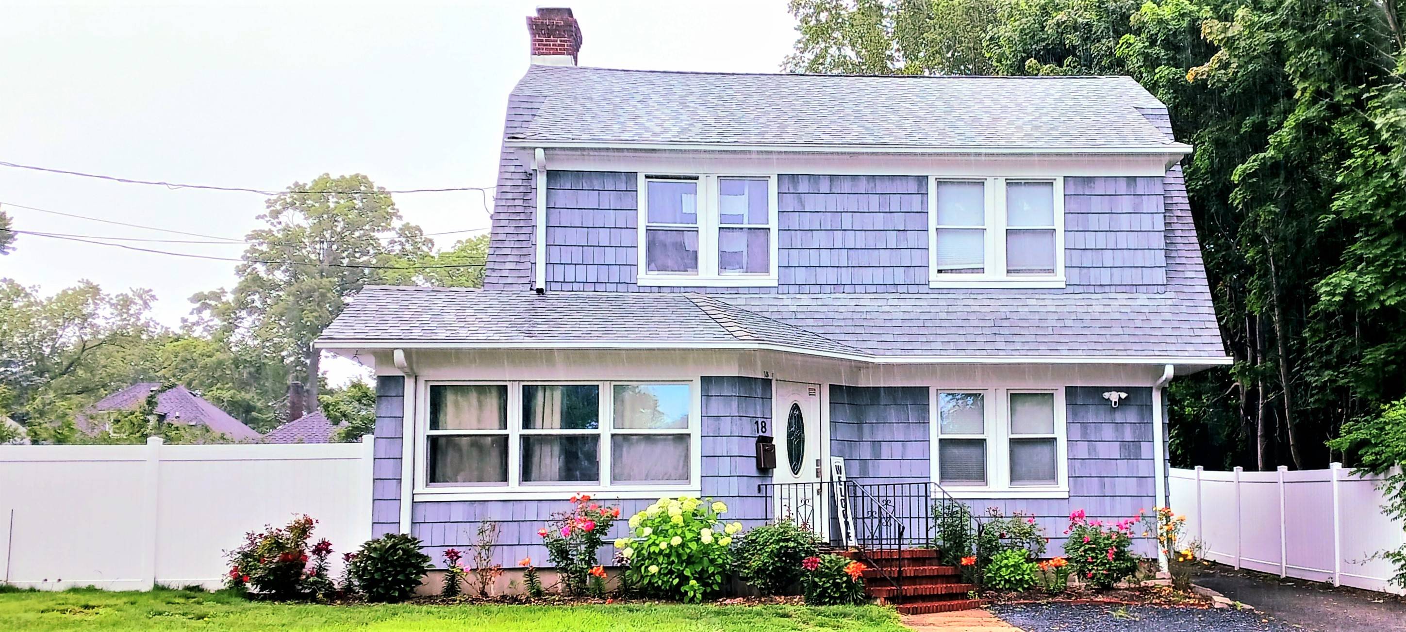 18 Hallock St Riverhead, NY 11901