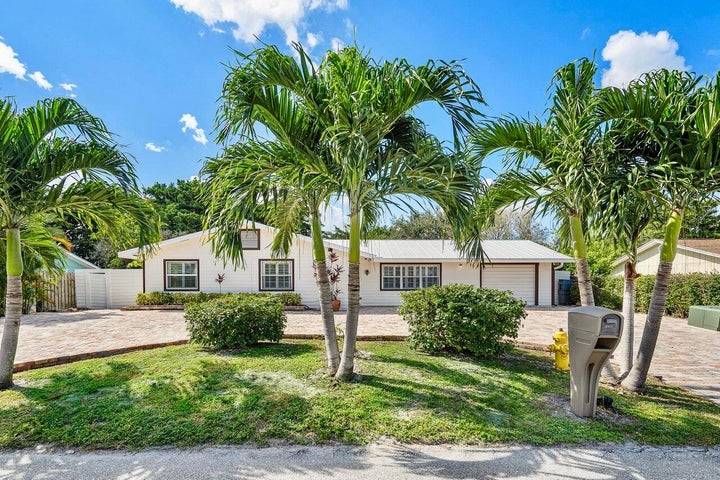 Single Family Home in Stuart