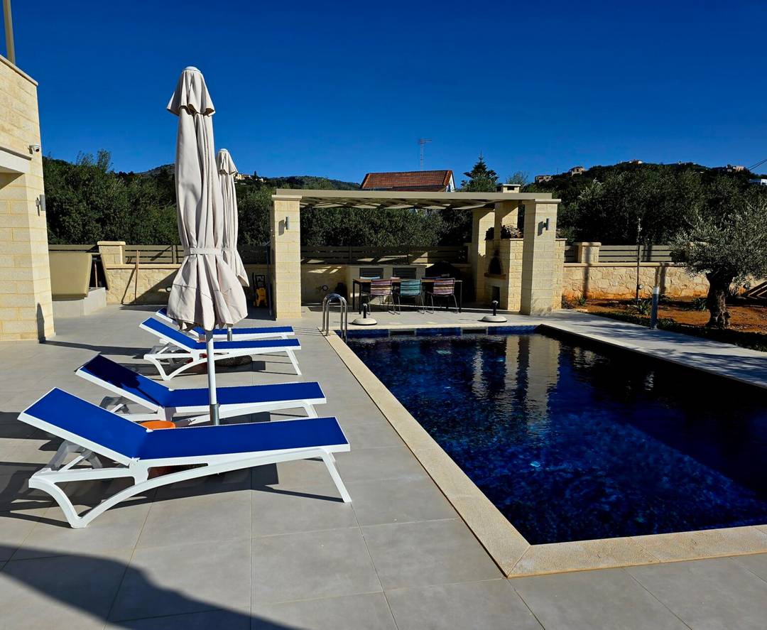 STONE VILLA WITH POOL /CHANIA/CRETE