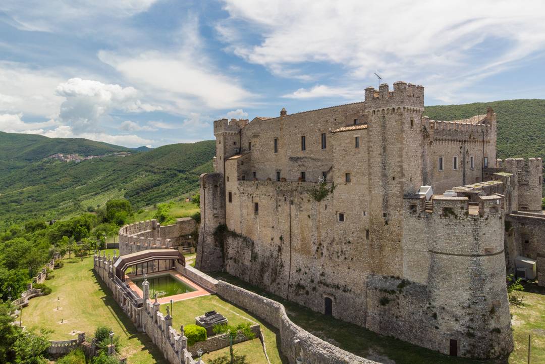 Medieval 11th century castle & 5***** hotel near Rome