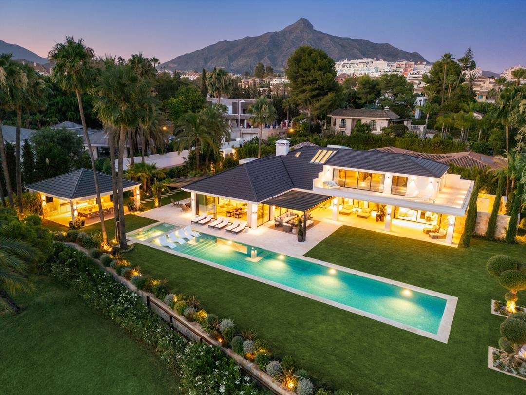 Superb 8 bedroom villa in Nueva Andalucia, Marbella