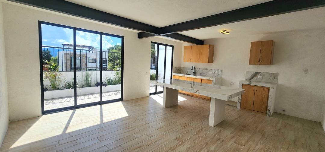 HOUSE FOR SALE IN VALLE DE BRAVO.