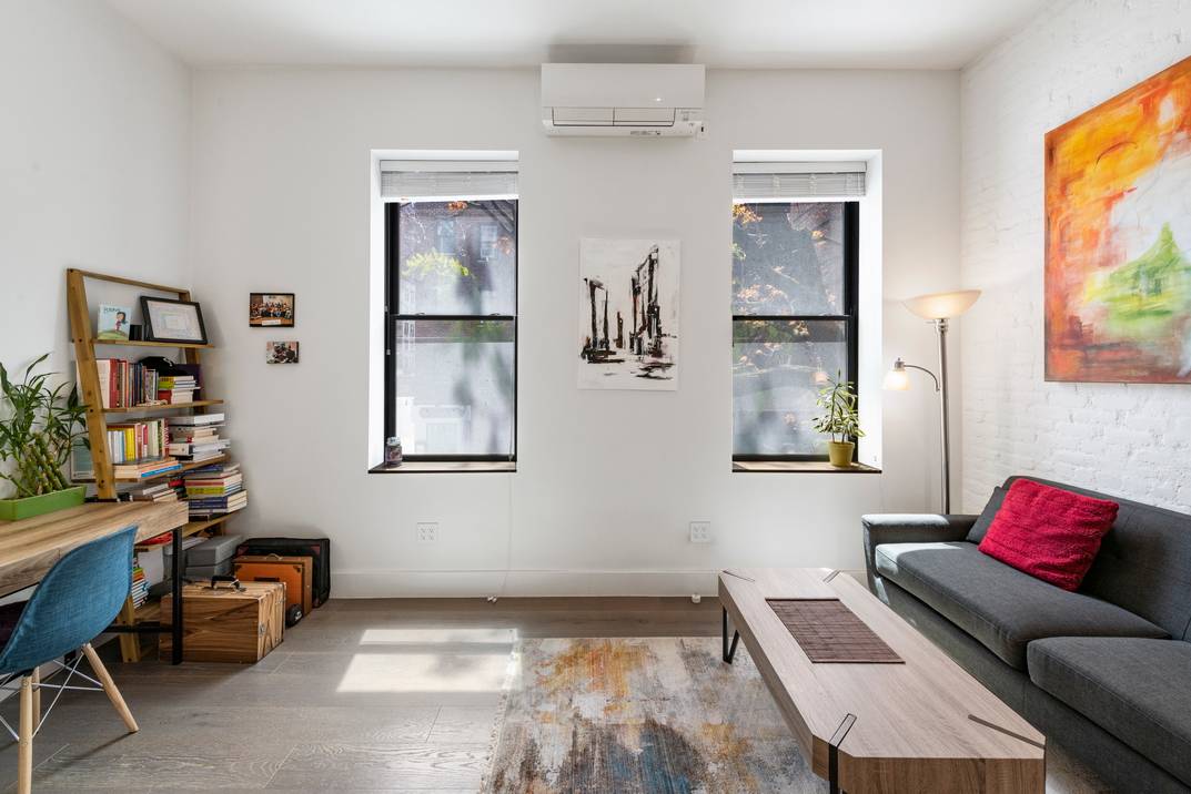 Gorgeous Renovated Chelsea 1 Bedroom (NO FEE)