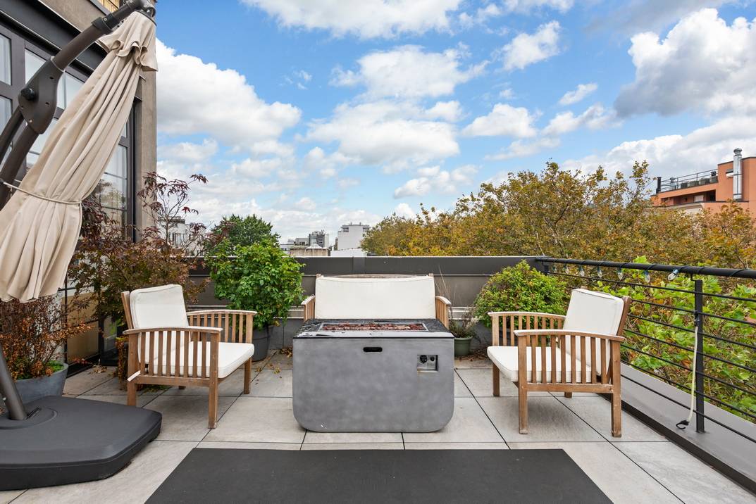 LUXURY PENTHOUSE DUPLEX IN PRIME WILLIAMSBURG