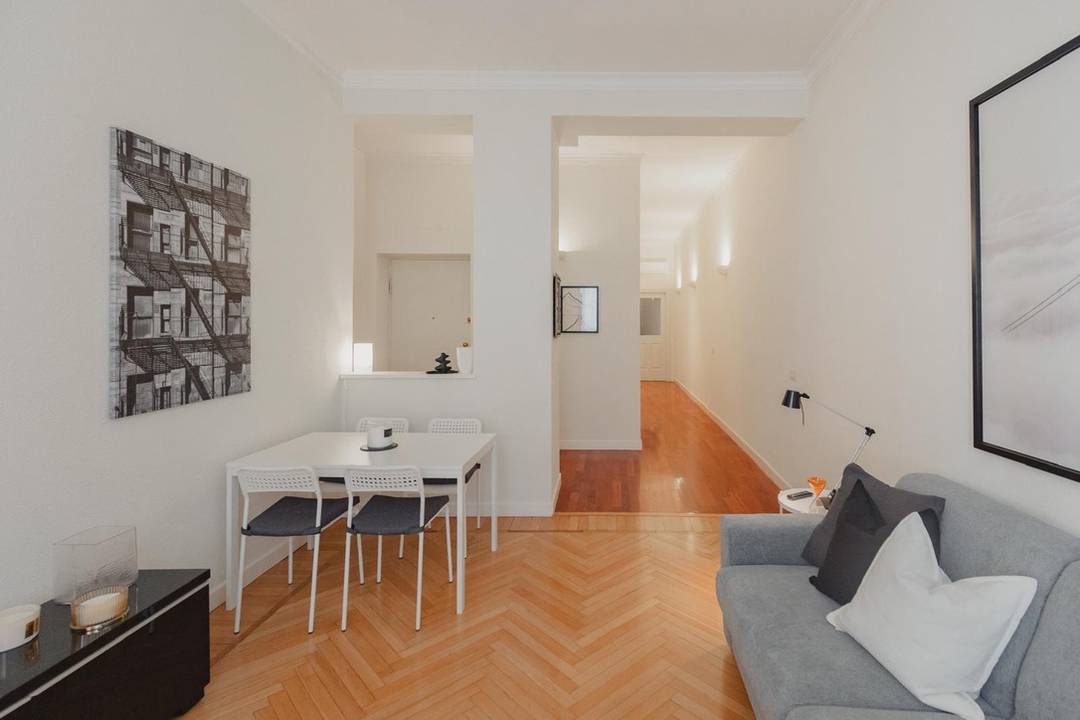 Quiet, Bright & Stylish Flat in the Heart of Milan