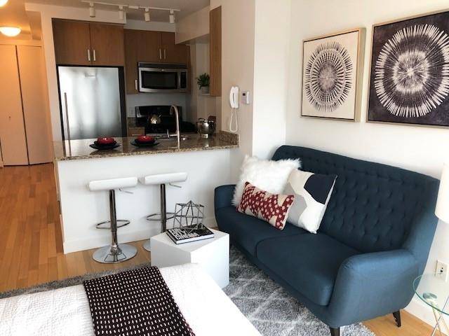 Sunlit Studio in Luxury LES Rental Building