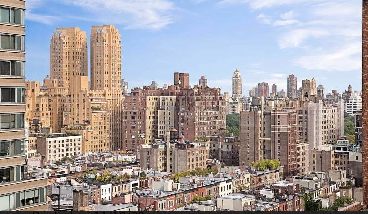 Expansive 1 Bed 1 Bath with South East Facing Terrace