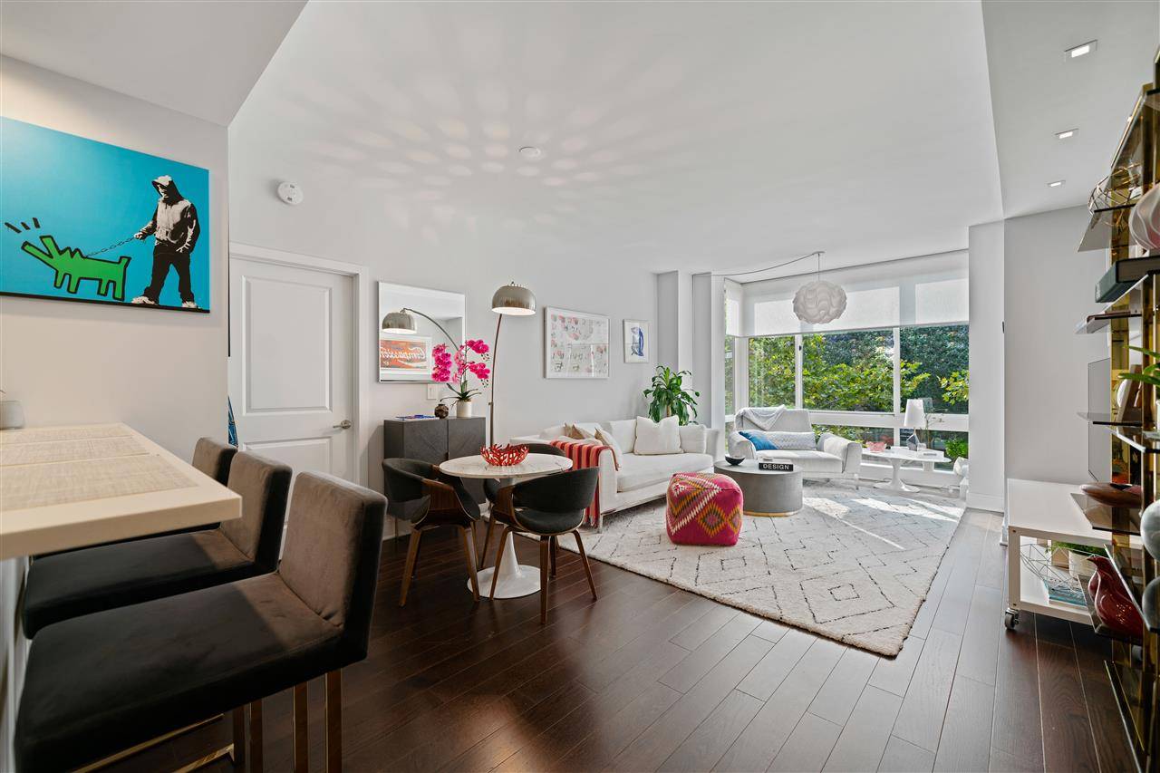 2 Bedroom | 2 Bathroom West Facing Luxury Waterfront Condominum in 1100 Maxwell