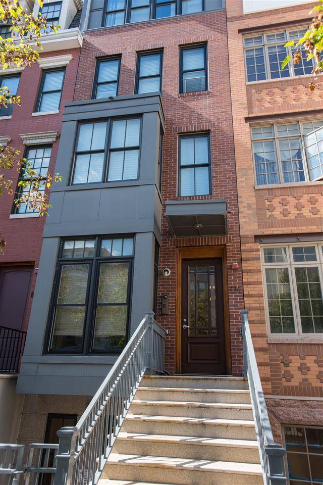 2 Bedroom Condo with Open Floor Plan Located in Liberty Harbor Neighborhood