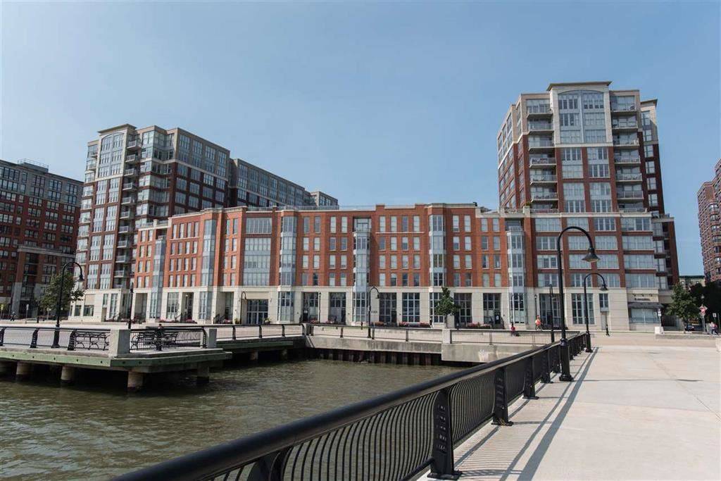 Luxury 1 Bedroom | 1.5 Bathrooms Penthouse in Maxwell Place
