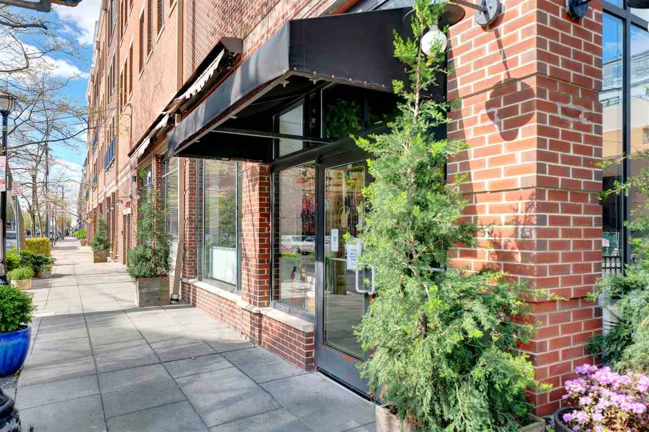 2 Bedrooms | 2 Bathrooms with 1 Car Garage in Paulus Hook, Downtown Jersey City