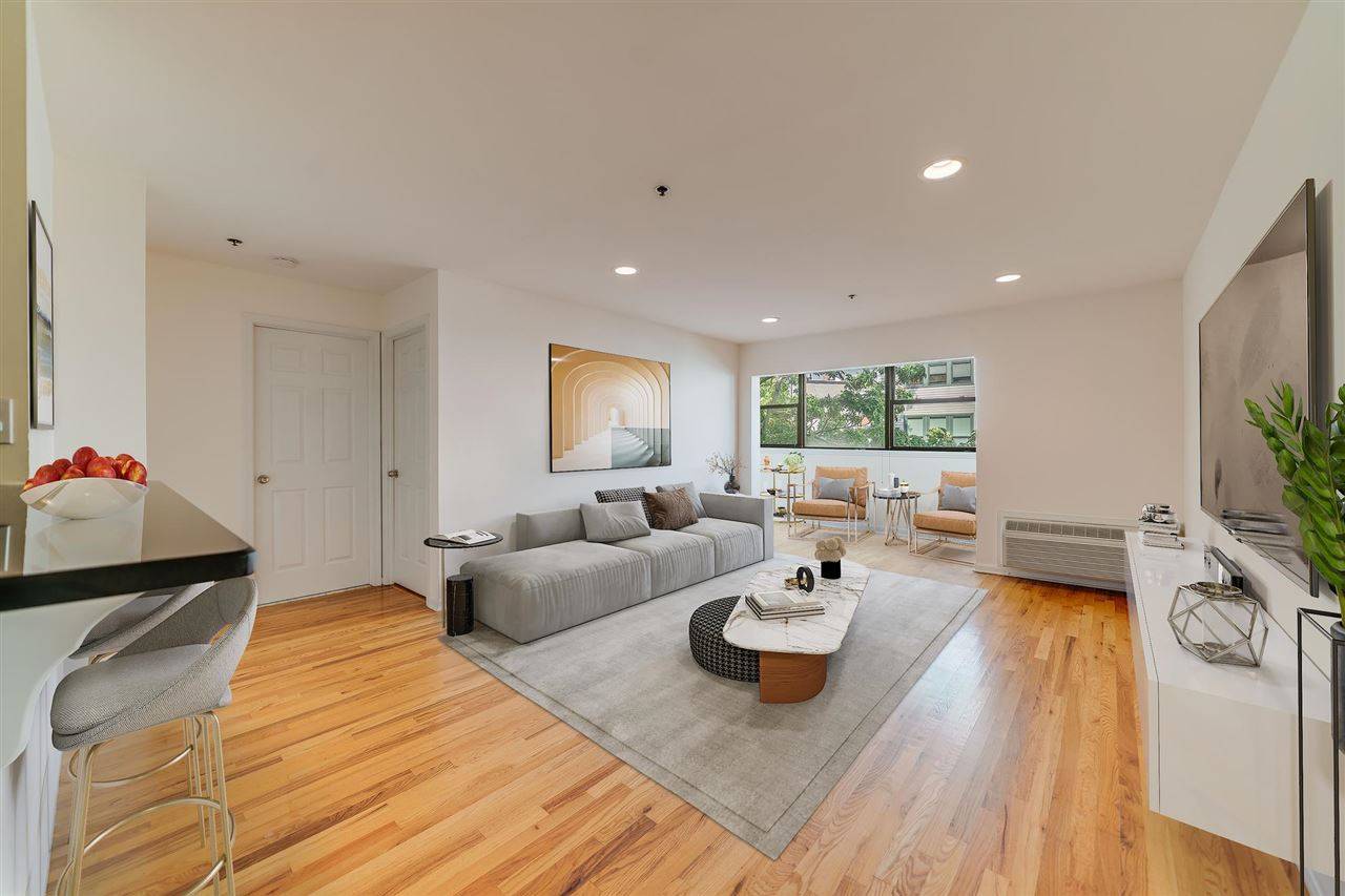 Move-In Ready 2 Bedrooms | 2 Bathrooms Condo in Elevator Building with Parking