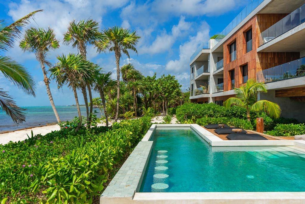 ANTAL GH01 AMAZING BEACHFRONT CONDO