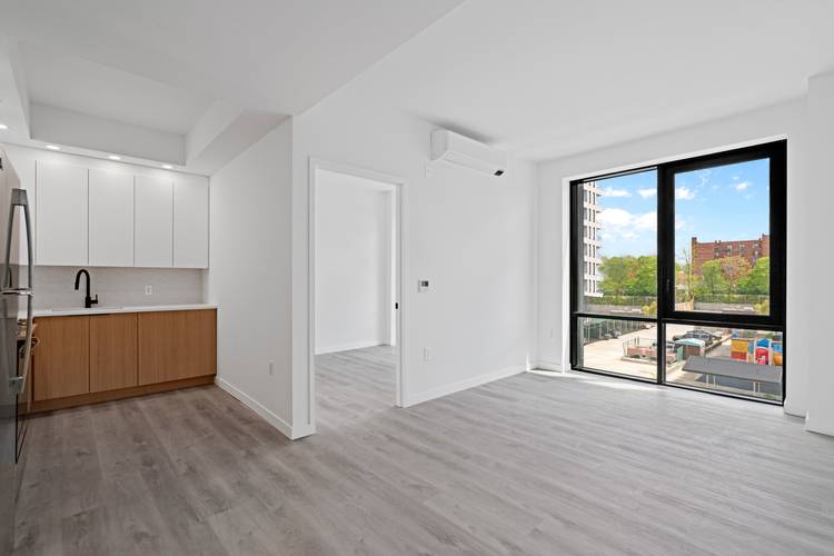 Floor-To-Ceiling Windows--Open Floor Plan--No Broker Fee