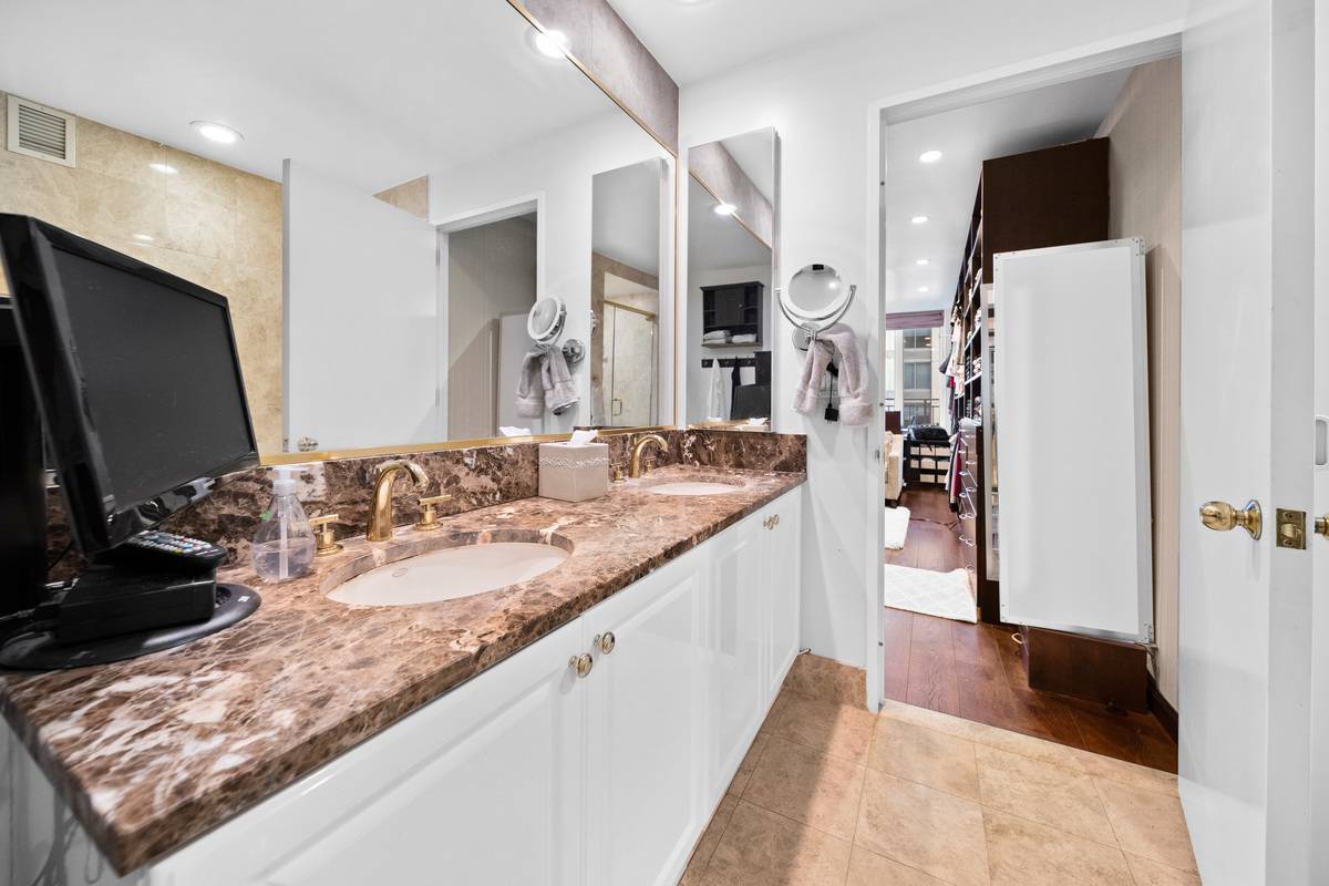 220 Riverside Blvd. Residence 6E/7E New York, NY 10069