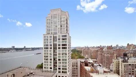 220 Riverside Blvd. Residence 3E