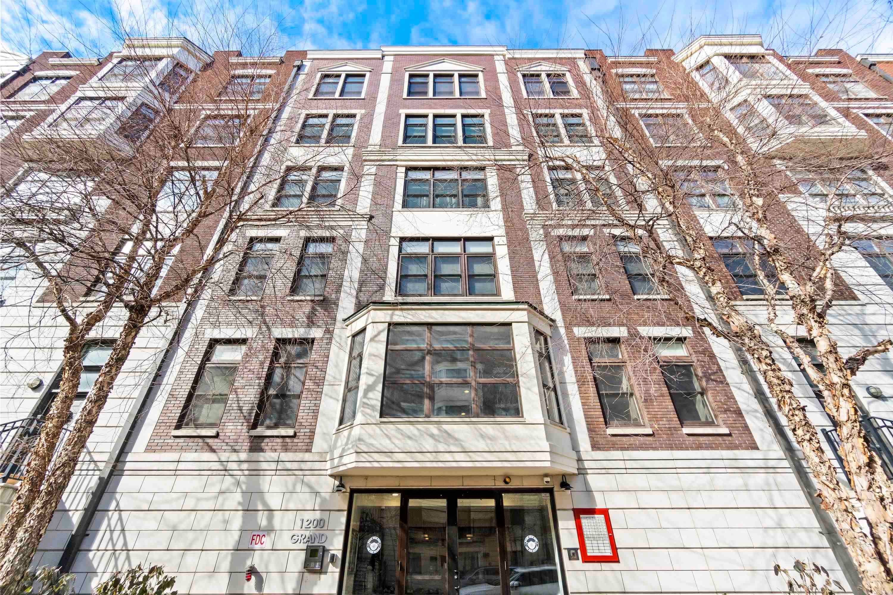 Luxury 2 Bedroom Condo in Uptown Hoboken