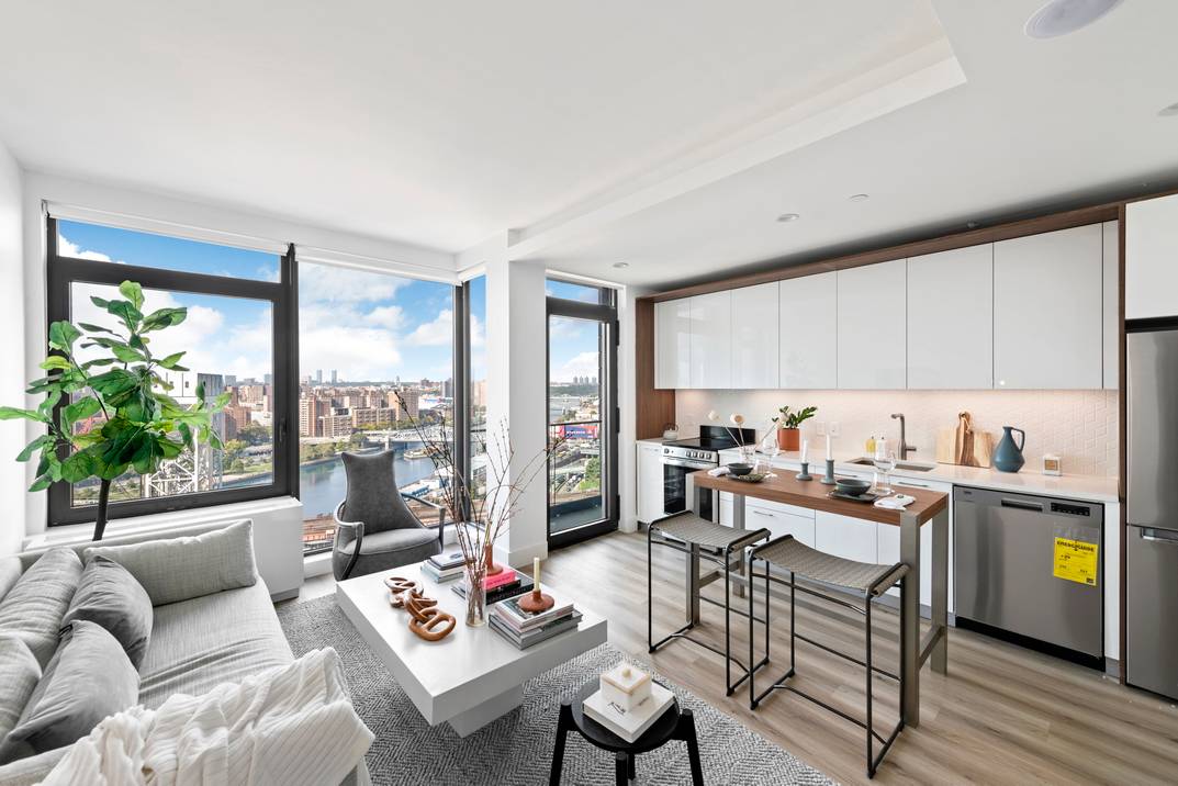 BRAND NEW, LUXURY 1 BEDROOM RENTAL AT THE ARCHES +NYC