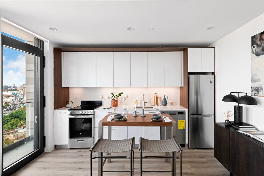 BRAND NEW, LUXURY 1 BEDROOM RENTAL AT THE ARCHES +NYC