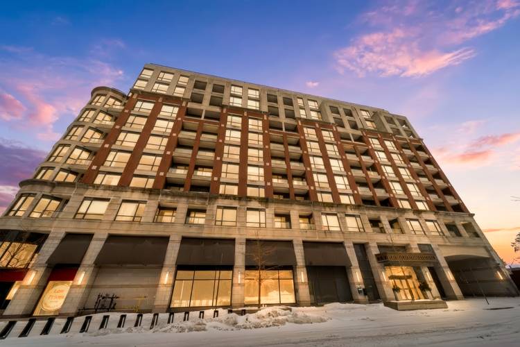 1+1 Condo In Toronto's Most Sought After Neighbourhood's