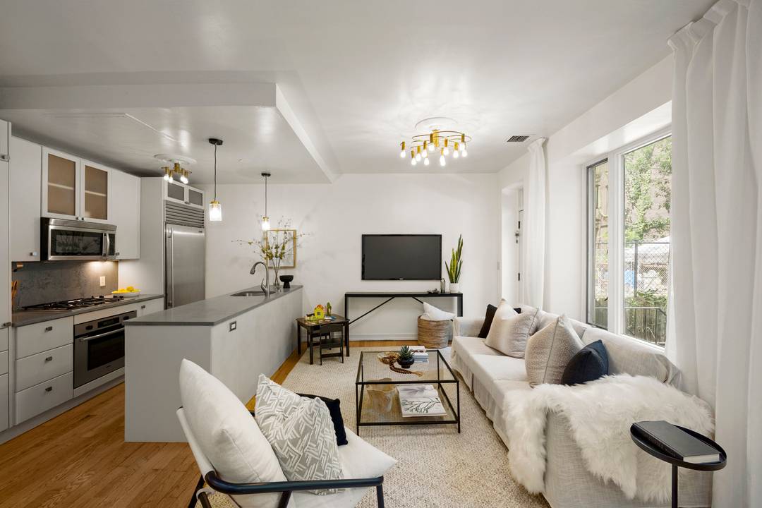 Townhouse Living but a Condo! Private 850sq.ft. Garden 3/3 UES - 2 Page Board APP!