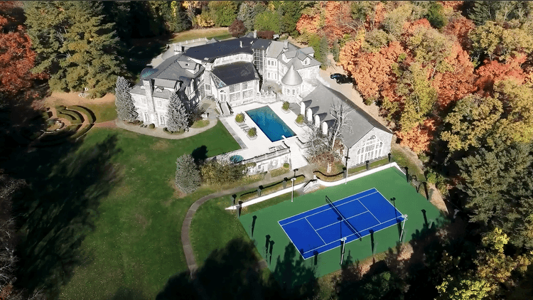 A GRAND PRIVATE COUNTRYSIDE ESTATE IN SADDLE RIVER | 32,500 SF JUST 35 MINUTES FROM MANHATTAN
