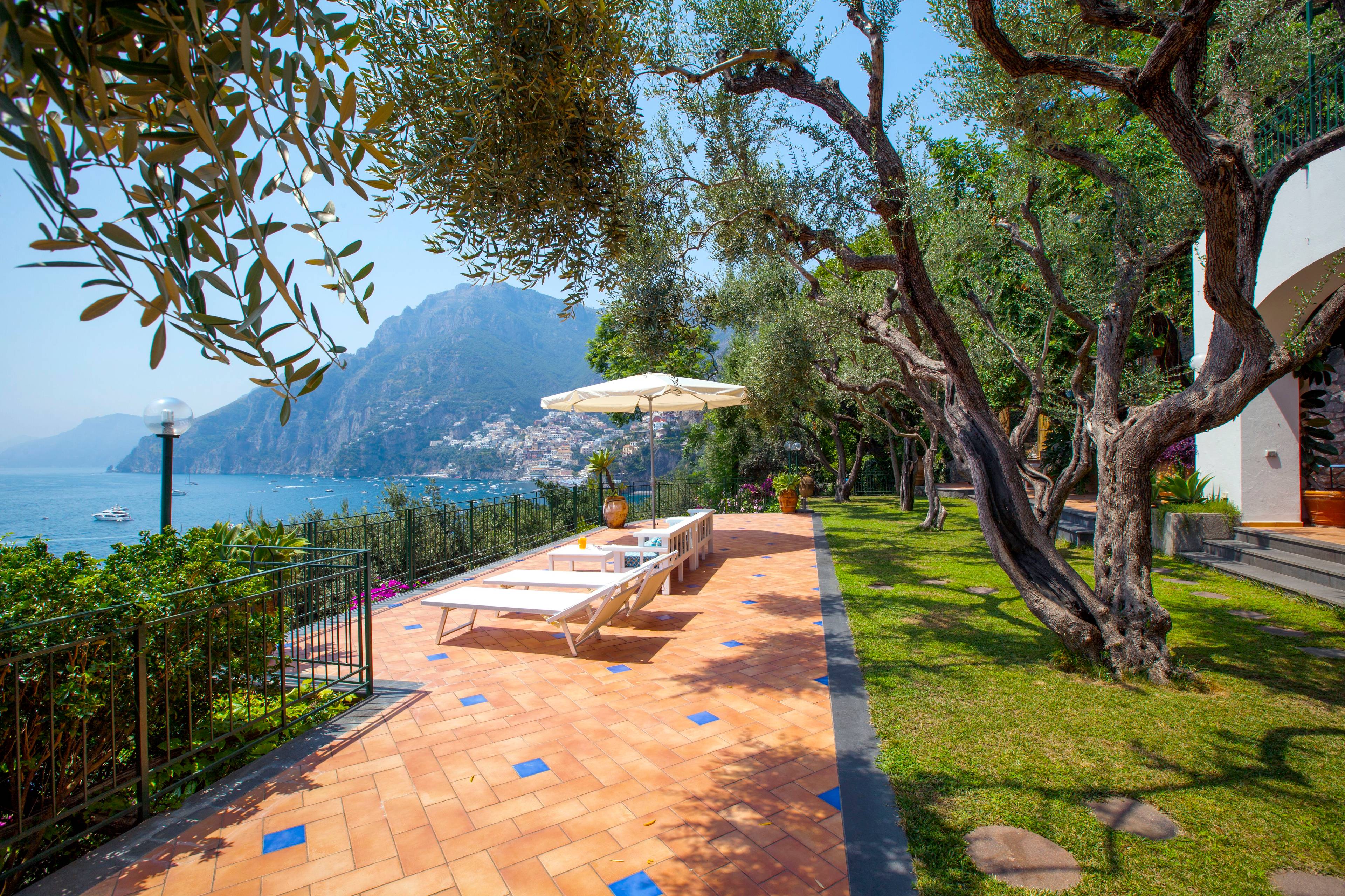 Elegant Seafront Villa with Private Mediterranean Access