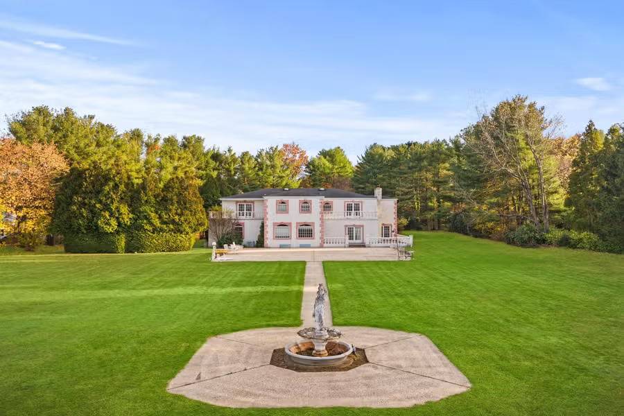 Luxury Living With Front‑Row Views of the Old Westbury Polo Fields