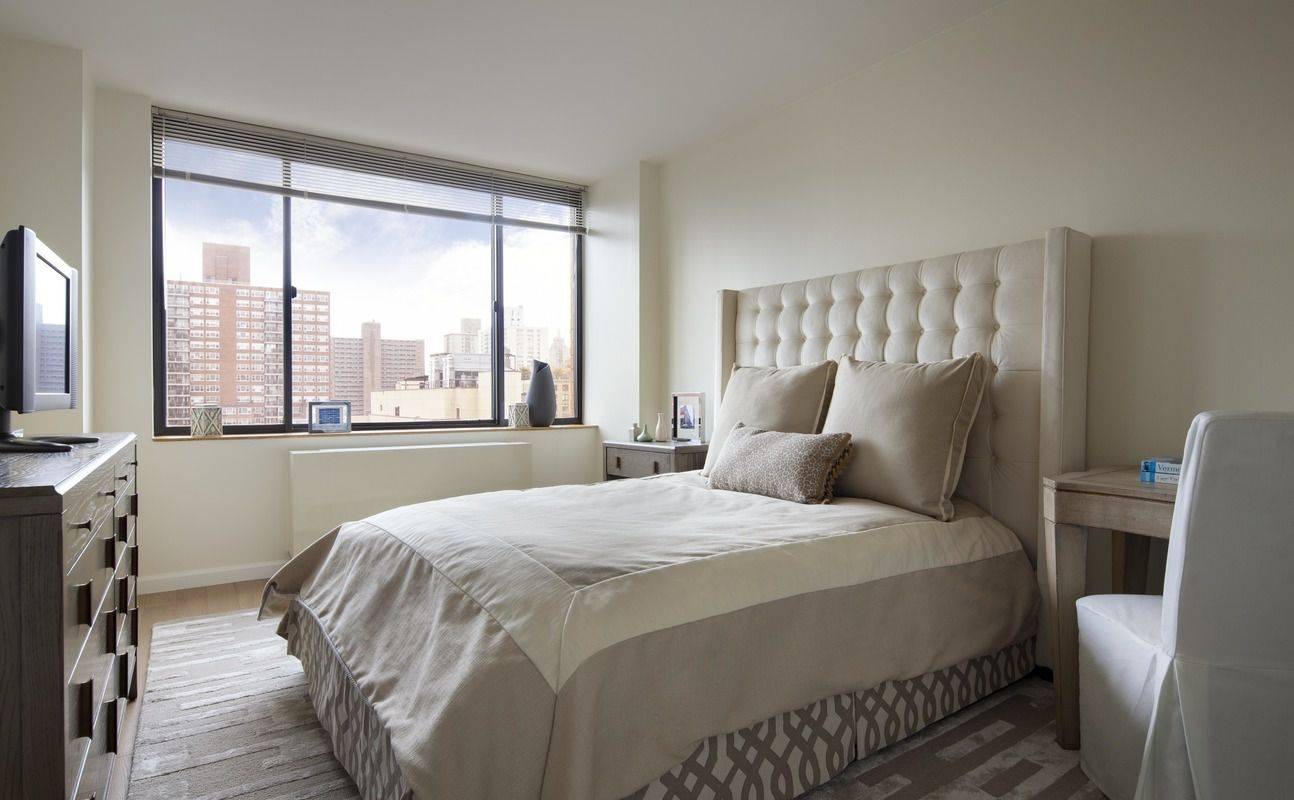***BEAUTIFUL 2 BEDROOM UNIT IN THE UWS***