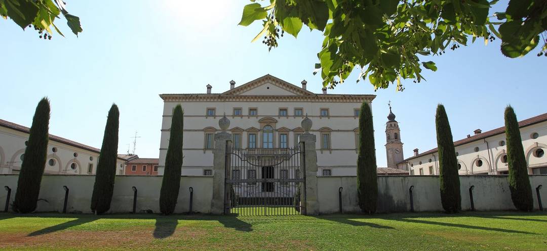 XVIII CENTURY VENETIAN VILLA IN THE COUNTRYSIDE OF VERONA