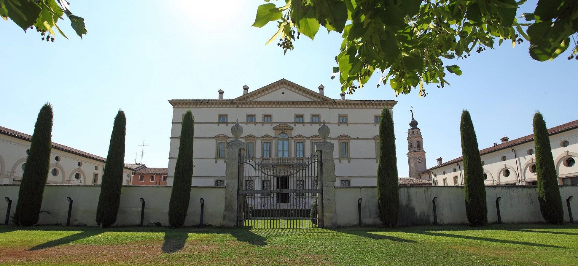 XVIII CENTURY VENETIAN VILLA IN THE COUNTRYSIDE OF VERONA