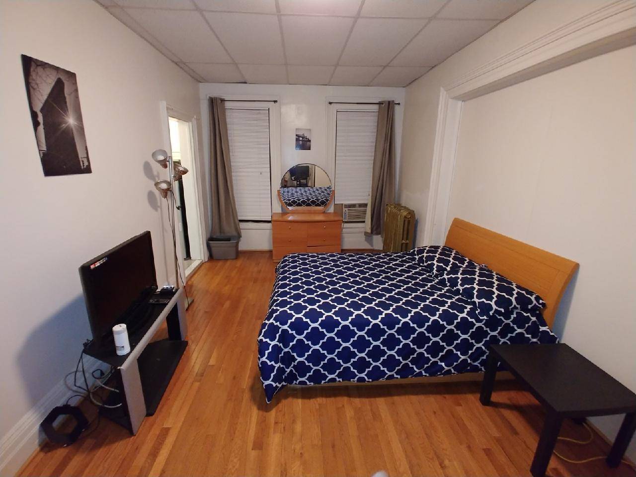 Large 3 Bedrooms steps away from Journal Square Path