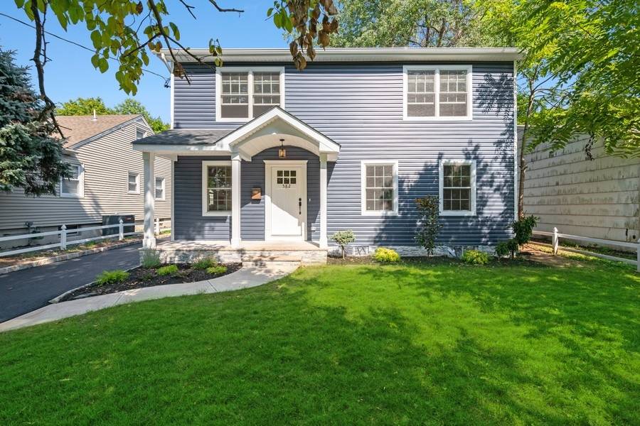 Looking for great schools and easy access to NYC? Welcome to 582 Main St in Metuchen. Your commuter's dream come true!
