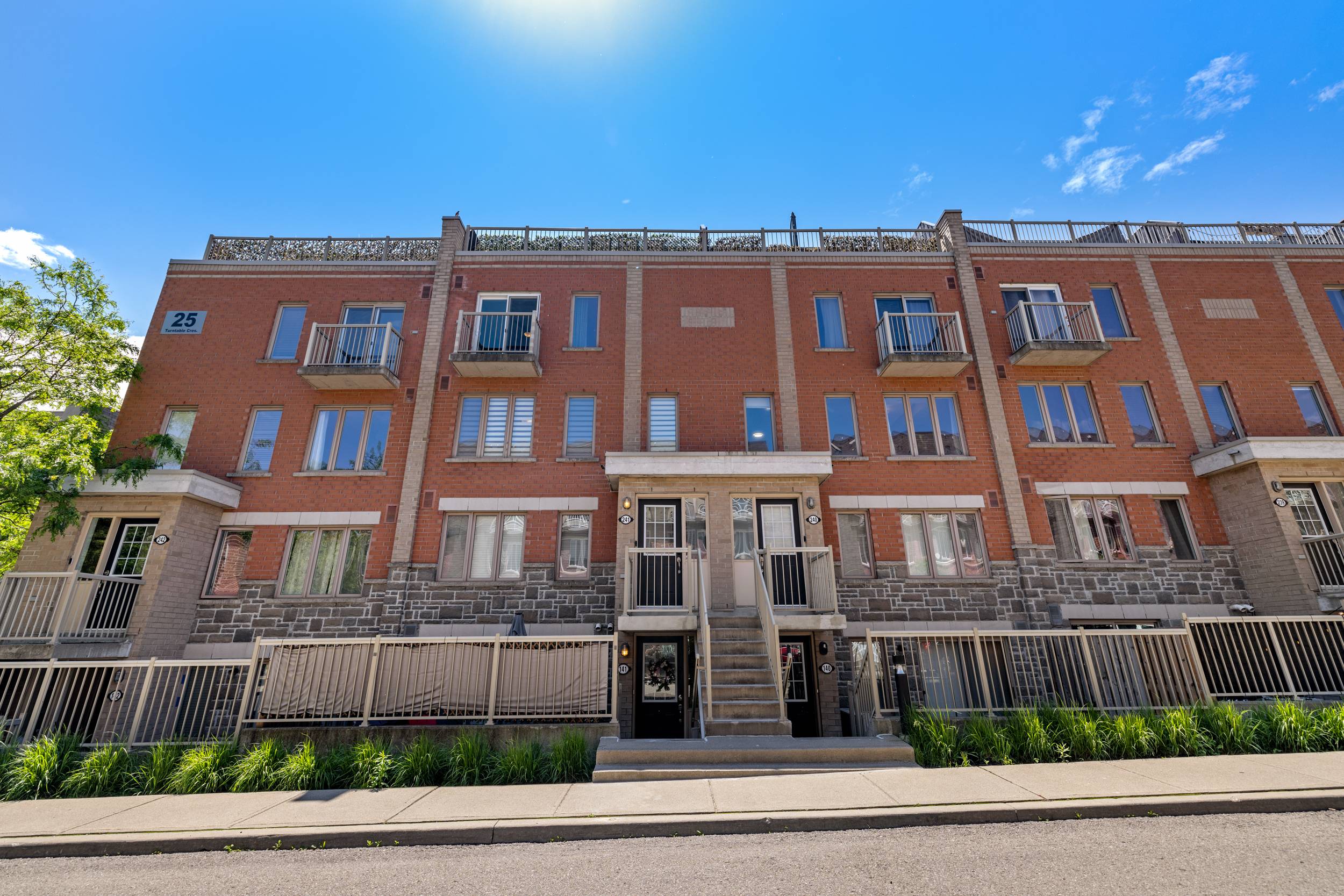 Urban Townhouse in Davenport Village