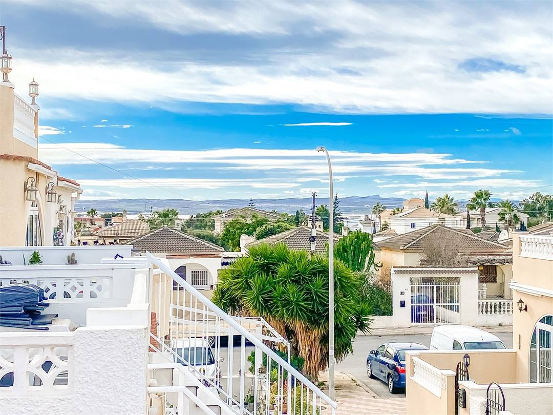 Fully renovated bright townhouse on the outskirts of Torrevieja