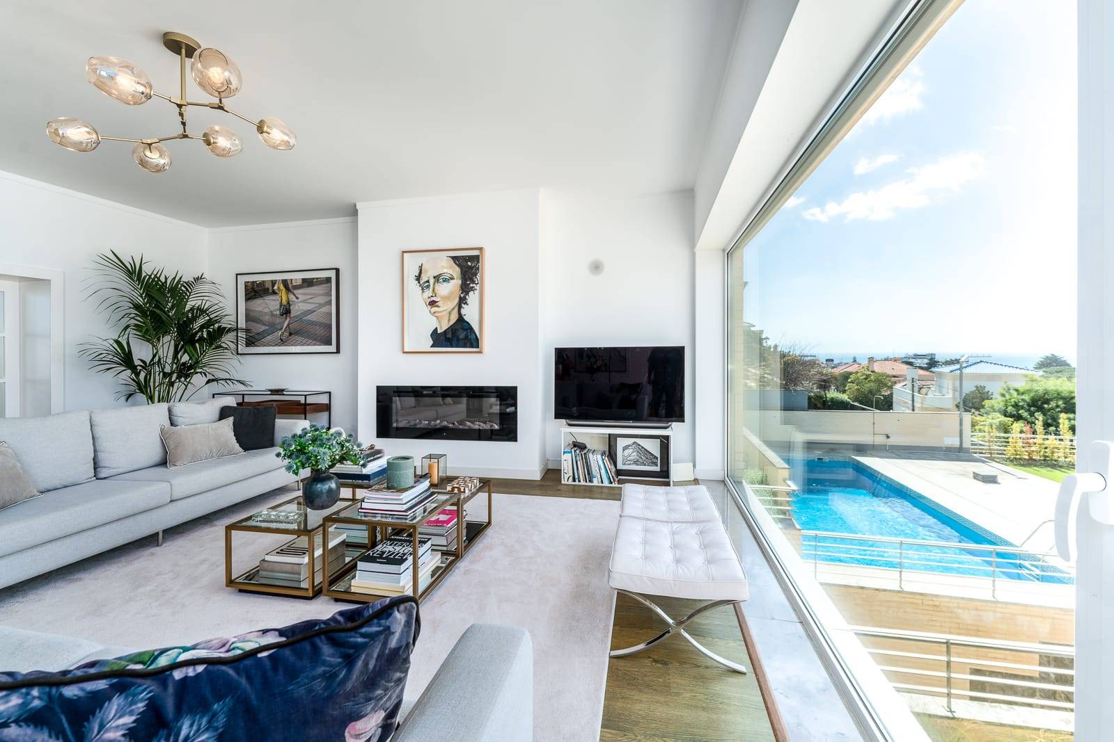 **Luxurious 4-Bedroom Townhouse in the Heart of Estoril – Fully Furnished, Steps from the Beach