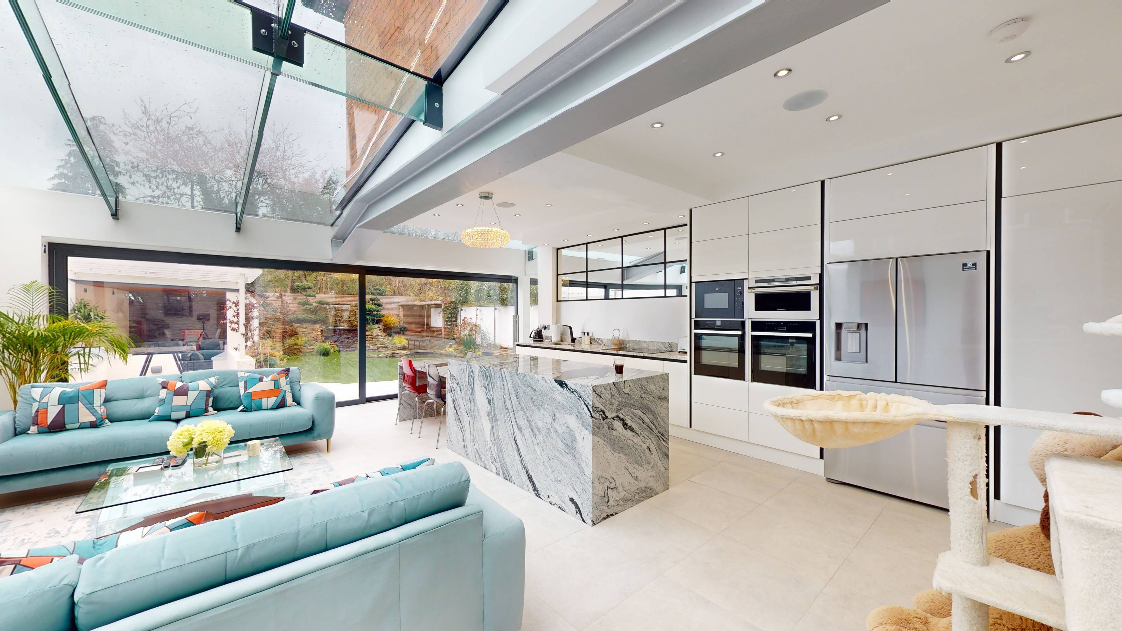 6 Bed 4.5 Bathrooms - Recently Refurbished to a High Standard. Offered with No Upward Chain