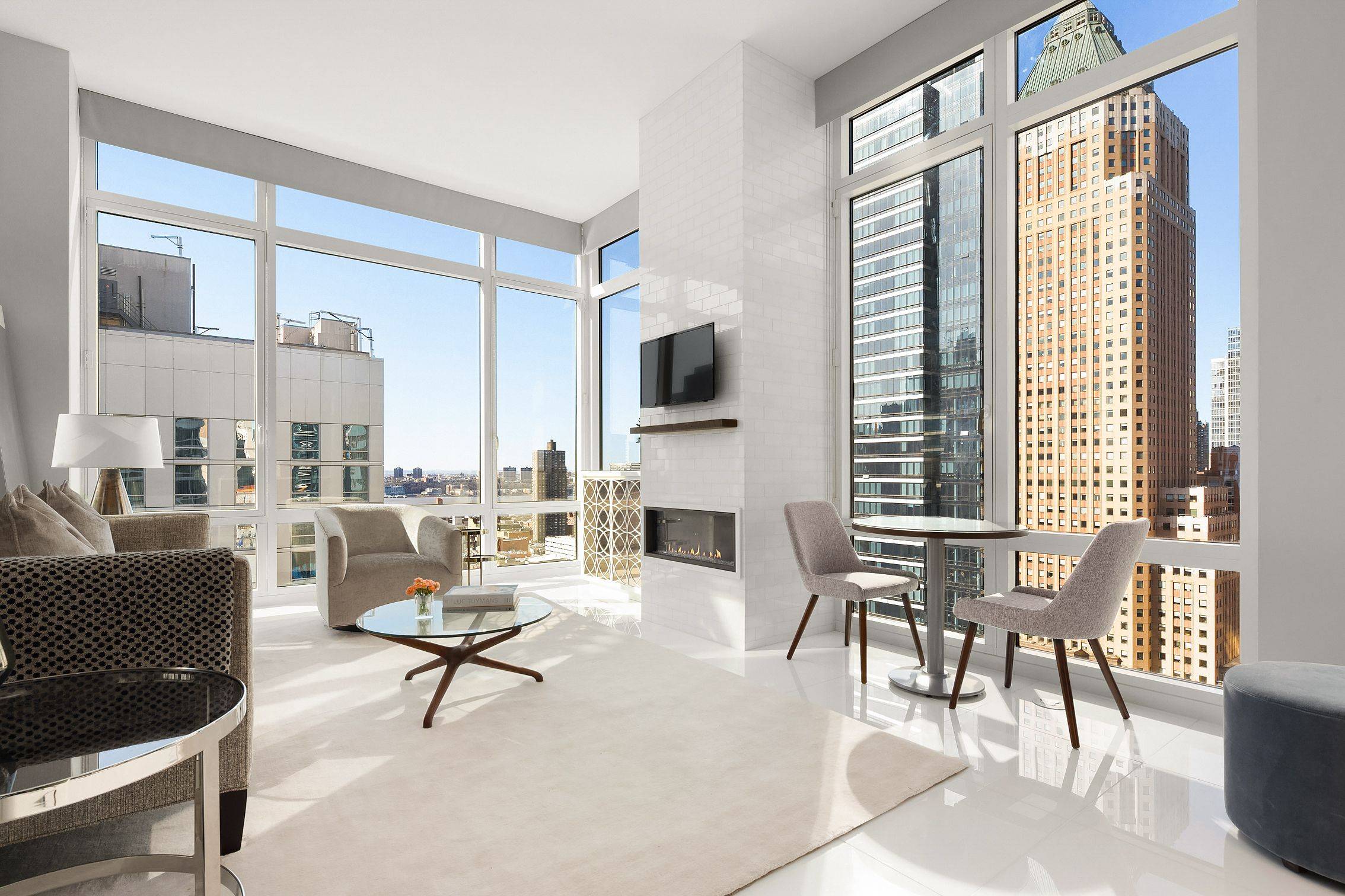 PLATINUM CONDO  | COVETED & ULTRA CHIC DESIGNER CORNER ONE BEDROOM