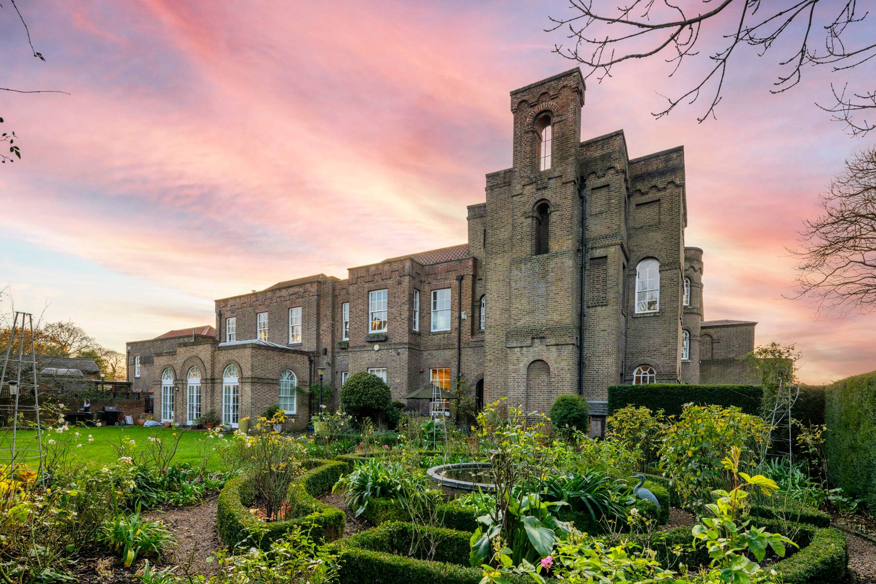 [Grade I Listed] After 5 years on with several agencies, we took this spetacular castle on exclusively and achieved a very satisfactory sale within 7 weeks of marketing.
