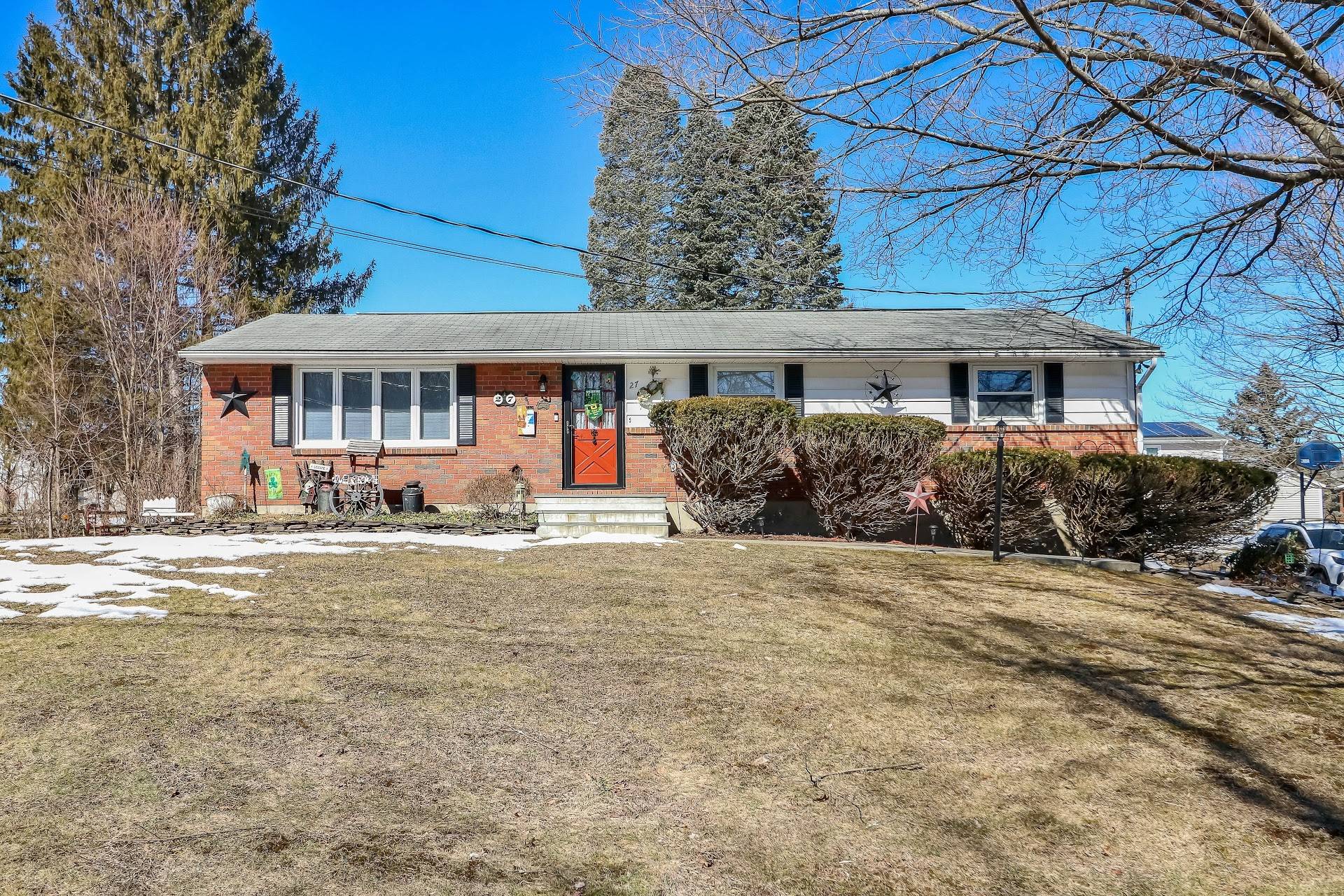 Hudson Valley Small Town Charmer - Beautifully Renovated 3 Bedroom Home