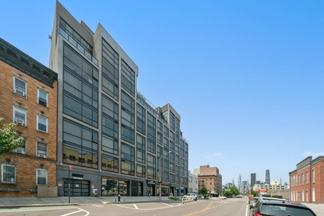 Large 1Bdrm w/ 80sqft Outdoor- Space in Long Island city