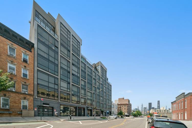 Large 1Bdrm w/ 80sqft Outdoor- Space in Long Island city