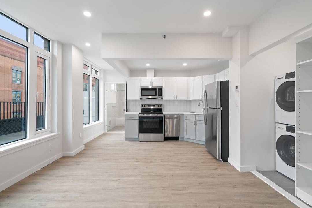 X-Large Studio--Pvt Outdoor Space--New Construction