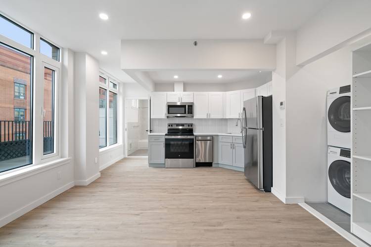 X-Large Studio--Pvt Outdoor Space--New Construction