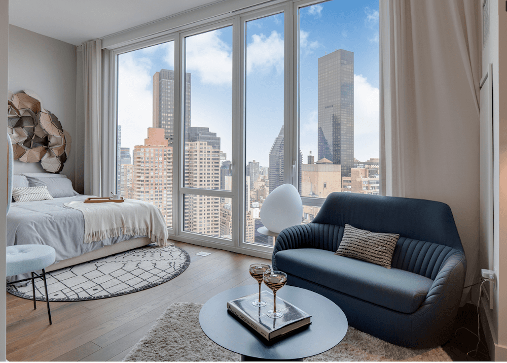 Stellar Massive Aclove studio apt, State or the art appliances, gym, pool